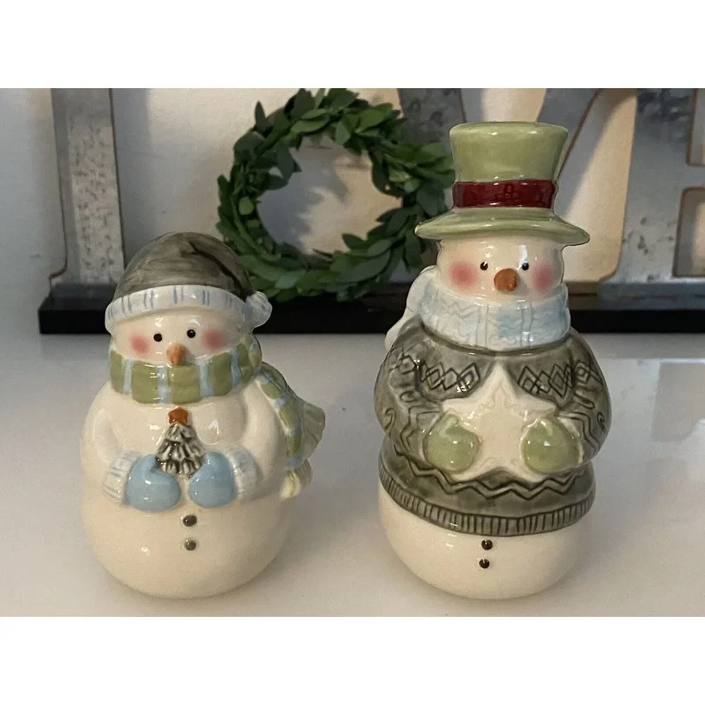 Vintage 1970's Snowman Salt and Pepper Shaker 2 pc Set 4.5